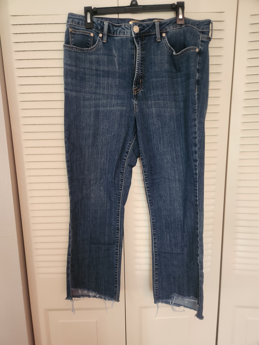 Seven7 Blue Cropped Straight-Leg Jeans